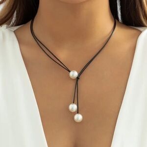 Elegant Black and White Pearl Necklace